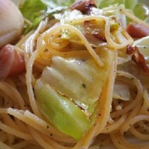 キャベツとウインナーのペペロンチーノ風スパゲティ